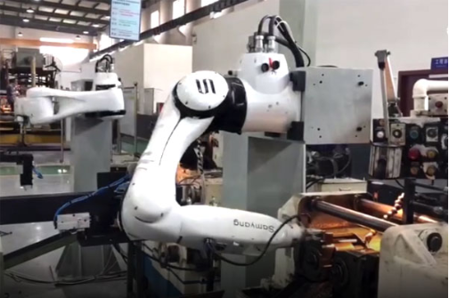 六轴工业机器人焊接时的高温焊渣应该如何处理